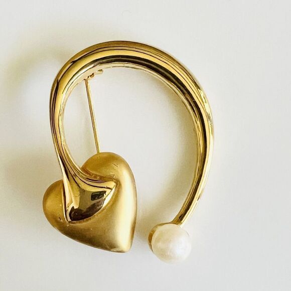 Vintage RARE Devil’s Tail Brooch Pearl Shiny and Brushed Gold Tone STUNNING 4038 - Picture 8 of 13